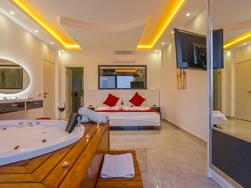  gece  -  Kasım
  | Kalkan Akbel’de Deniz Manzaralı, Jakuzili ve Saunalı Balayı Villası | 4 Kişilik Özel Tatil